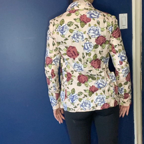 Aritzia Talula brand floral blazer - Picture 6 of 7